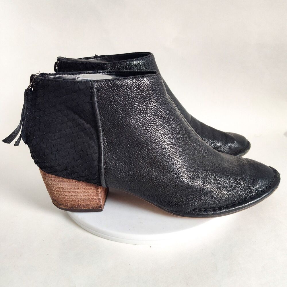Clarks Spiced Ruby Ankle Boots Preppy Black Textured Suede Leather 9 Booties